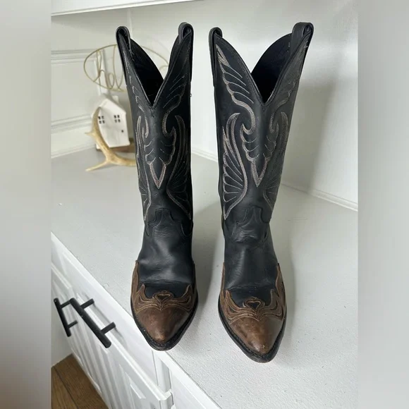 **SOLD**Vintage Code West Black & Brown Heart and Wing-Tip Western Boots Women's - Picture 2 of 10